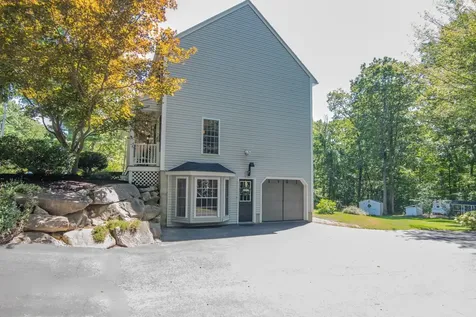 7 Gailor Lane Hooksett NH 03106