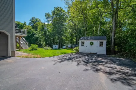 7 Gailor Lane Hooksett NH 03106
