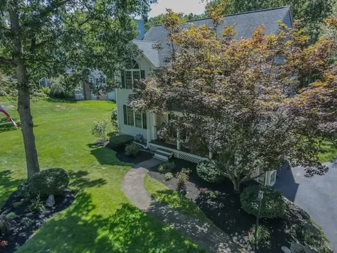 7 Gailor Lane Hooksett NH 03106