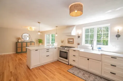 7 Gailor Lane Hooksett NH 03106
