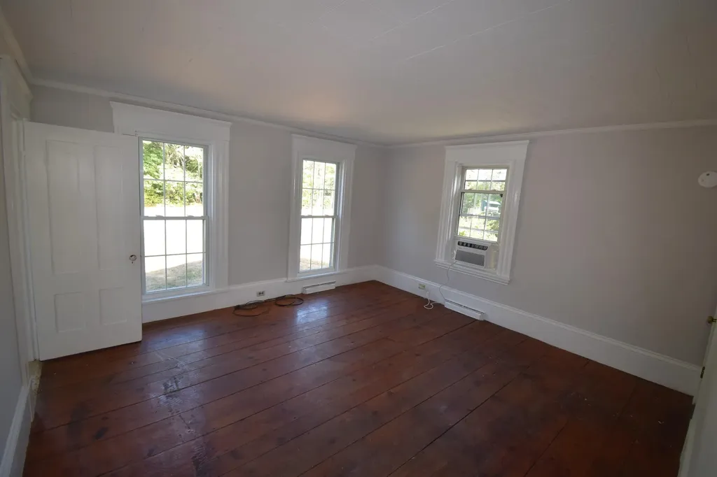 113 Main Street Kingston NH 03848