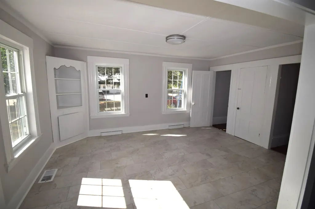 113 Main Street Kingston NH 03848