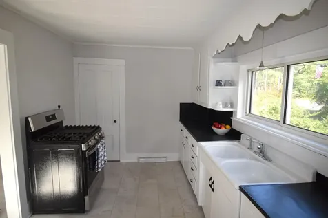 113 Main Street Kingston NH 03848