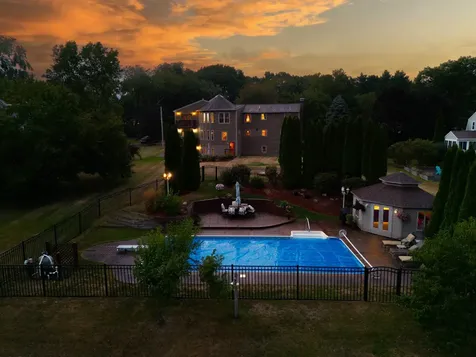 28 Old Auburn Road Derry NH 03038