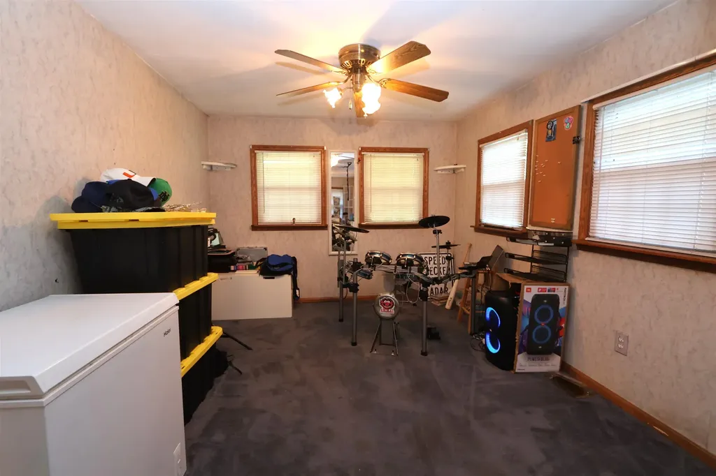 8 Maple Street Kingston NH 03848