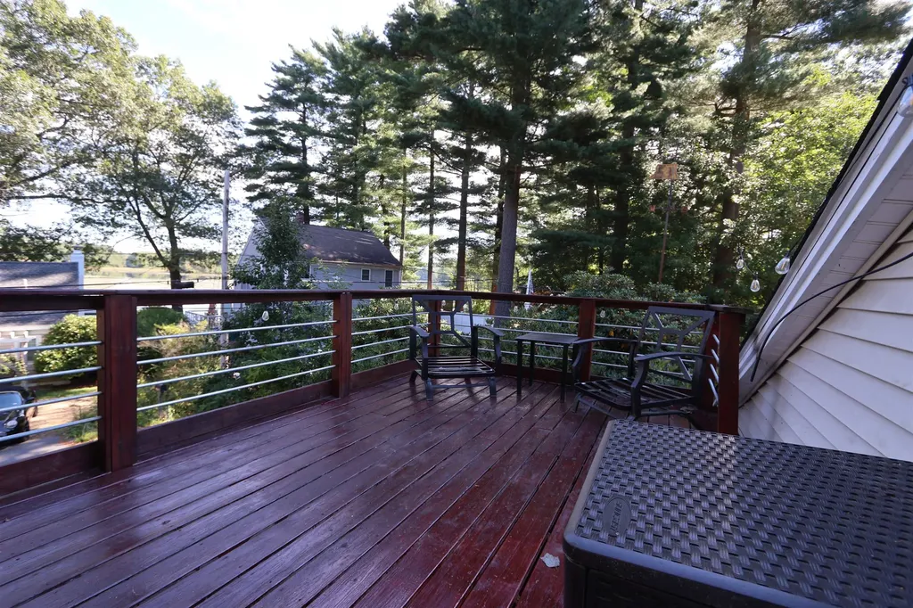 8 Maple Street Kingston NH 03848