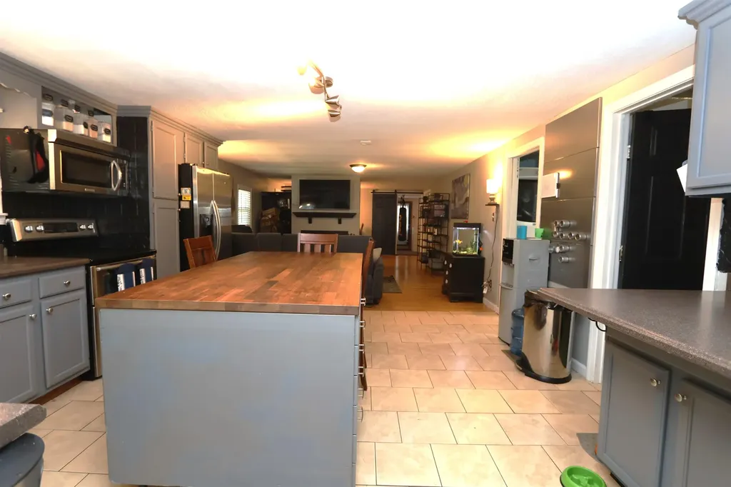 8 Maple Street Kingston NH 03848