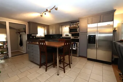 8 Maple Street Kingston NH 03848