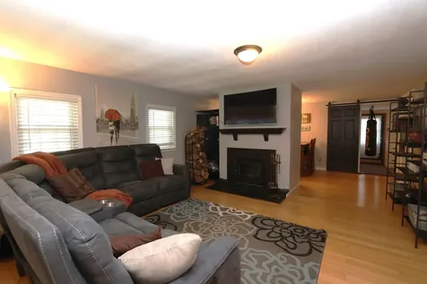 8 Maple Street Kingston NH 03848