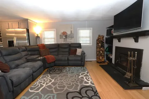 8 Maple Street Kingston NH 03848