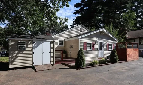 8 Maple Street Kingston NH 03848