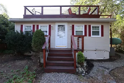 8 Maple Street Kingston NH 03848