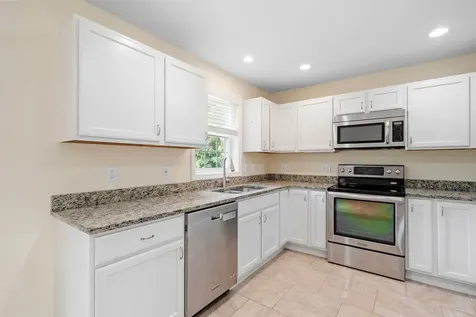 20 Linny Lane Laconia NH 03246