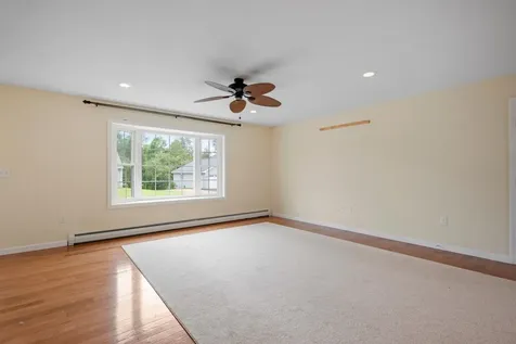 20 Linny Lane Laconia NH 03246