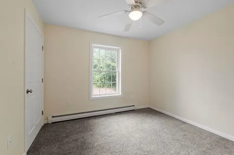 20 Linny Lane Laconia NH 03246