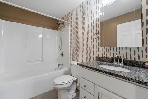 20 Linny Lane Laconia NH 03246