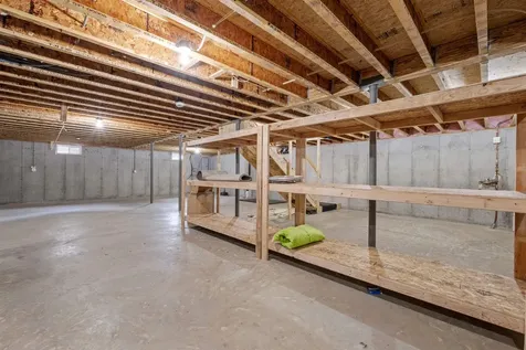 20 Linny Lane Laconia NH 03246