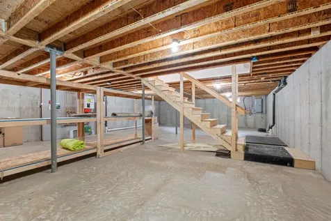 20 Linny Lane Laconia NH 03246