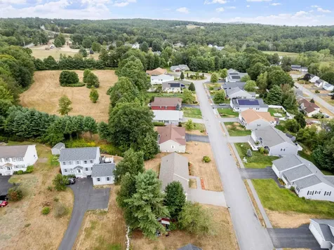 20 Linny Lane Laconia NH 03246