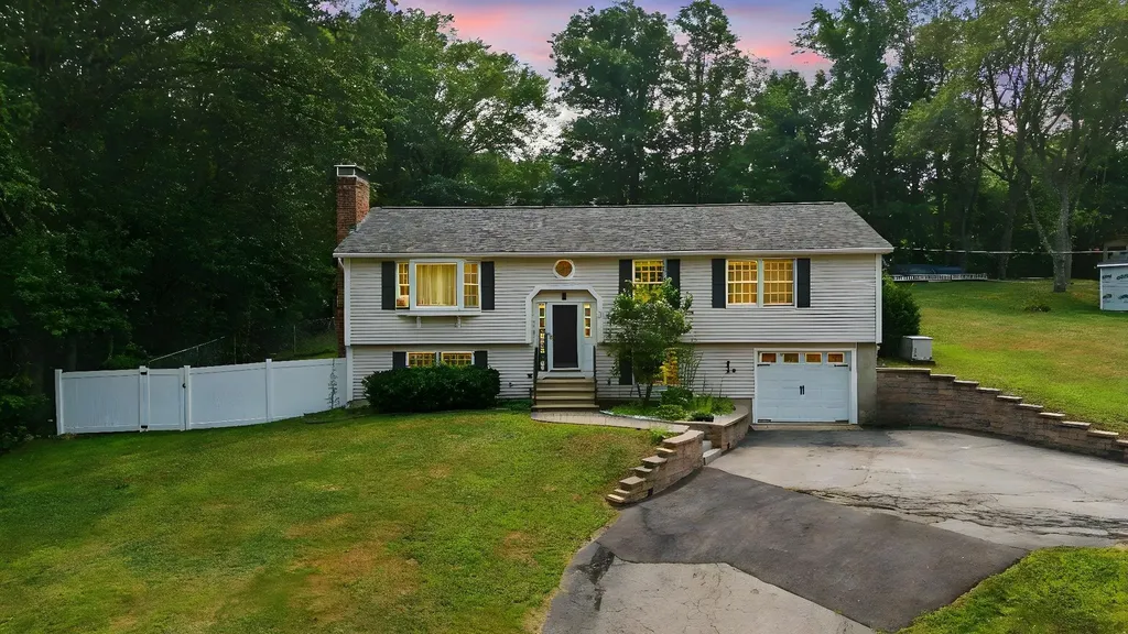 23 Bartlett Street Allenstown NH 03275