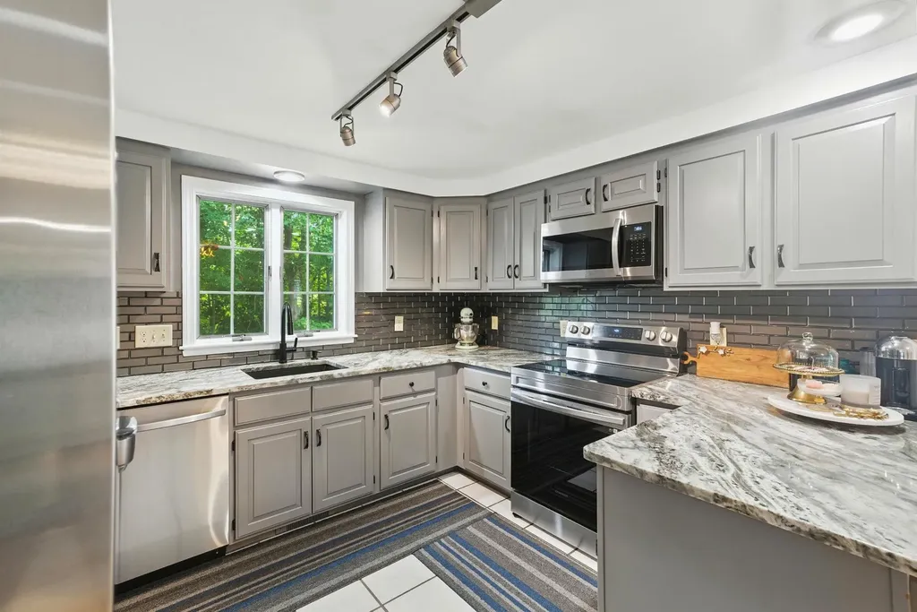 23 Bartlett Street Allenstown NH 03275