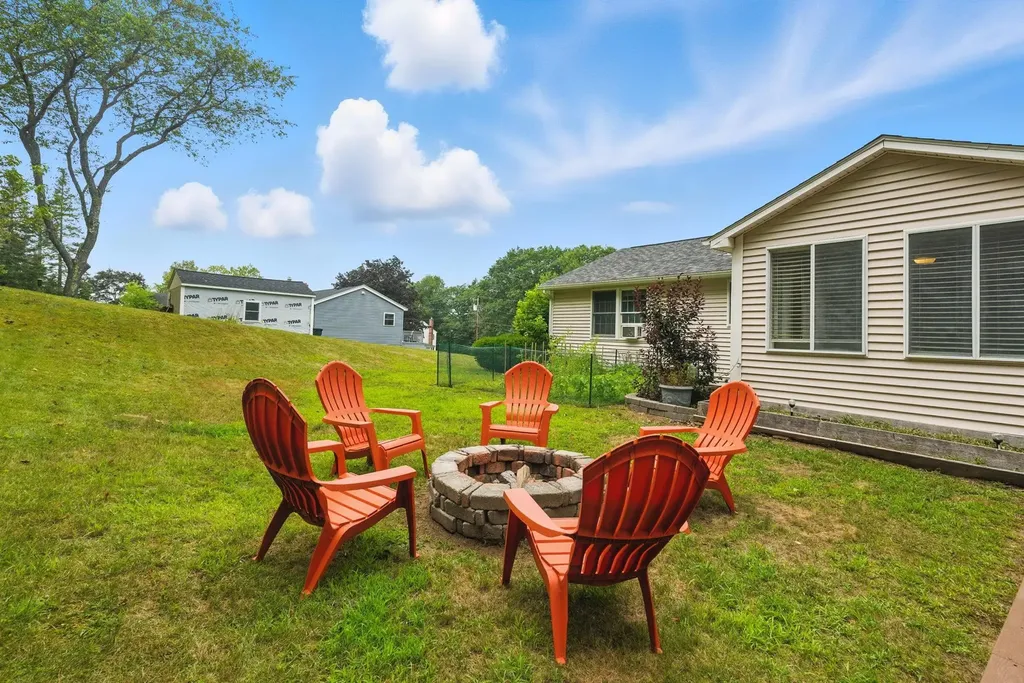 23 Bartlett Street Allenstown NH 03275