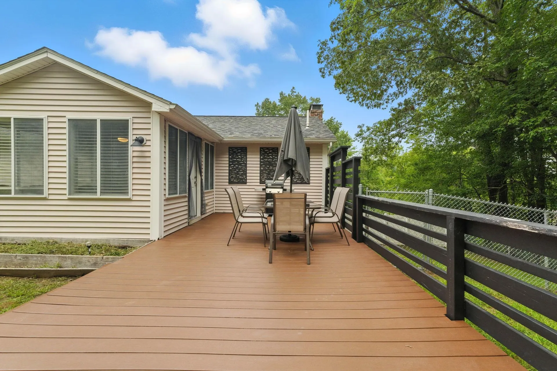 23 Bartlett Street Allenstown NH 03275