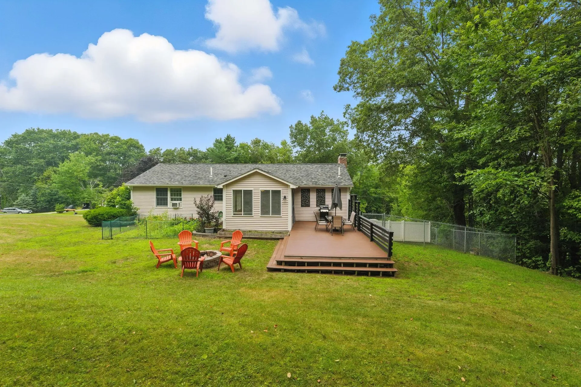 23 Bartlett Street Allenstown NH 03275