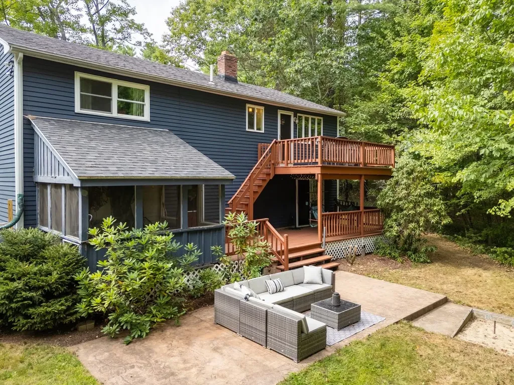 12 Cherokee Drive Epping NH 03042