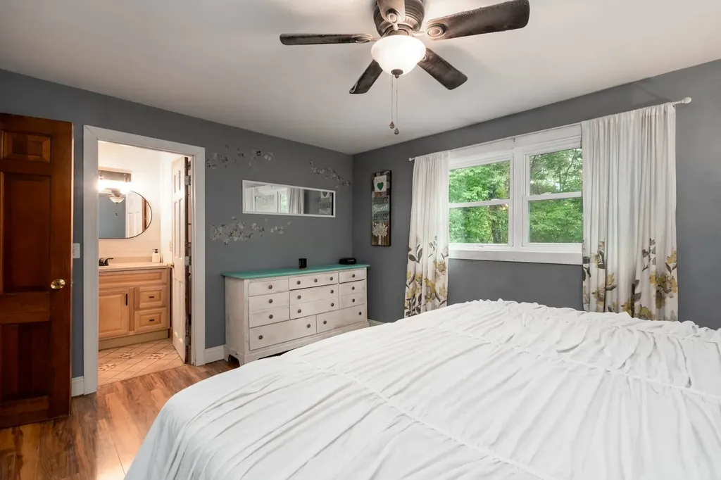 12 Cherokee Drive Epping NH 03042