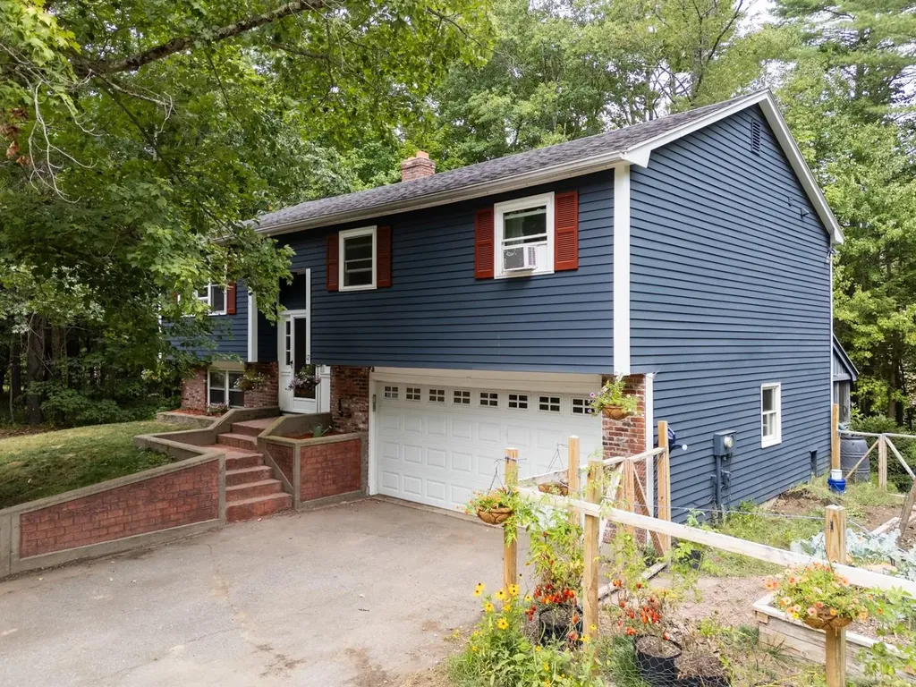 12 Cherokee Drive Epping NH 03042