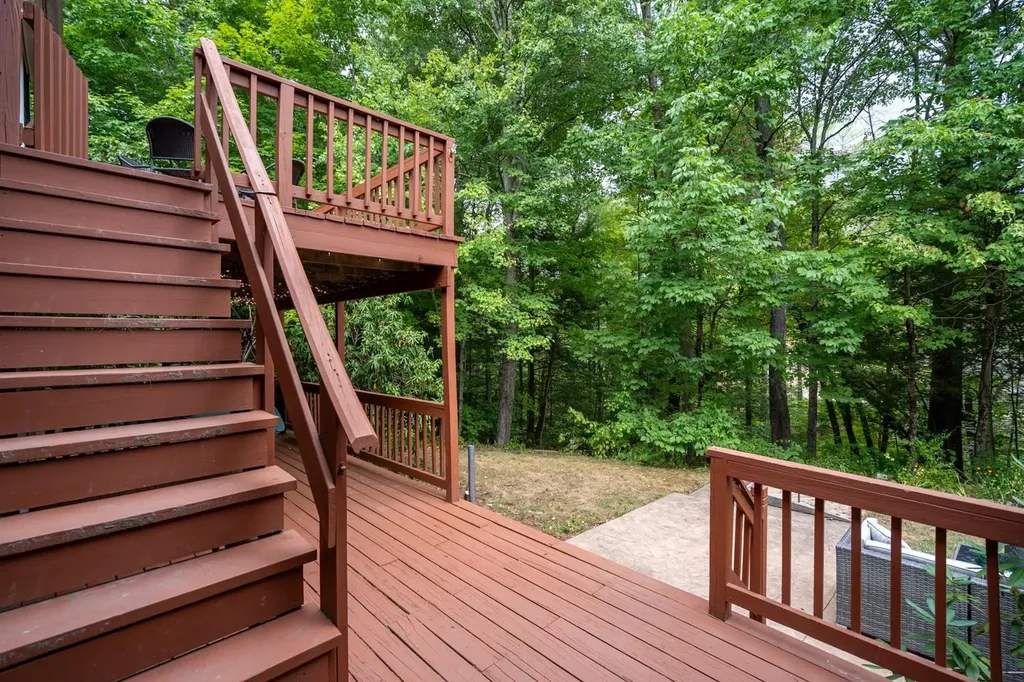 12 Cherokee Drive Epping NH 03042