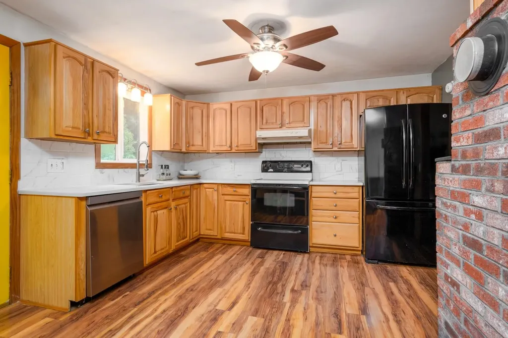 12 Cherokee Drive Epping NH 03042
