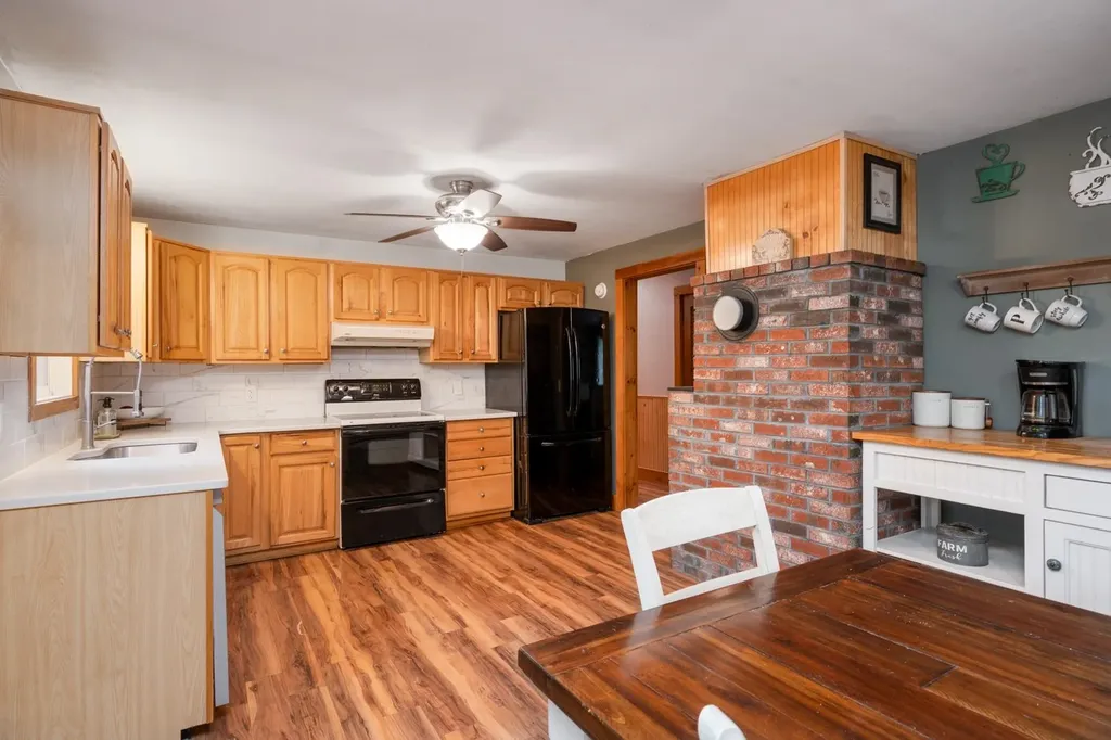 12 Cherokee Drive Epping NH 03042