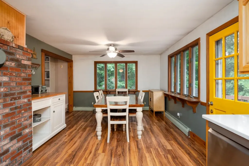12 Cherokee Drive Epping NH 03042