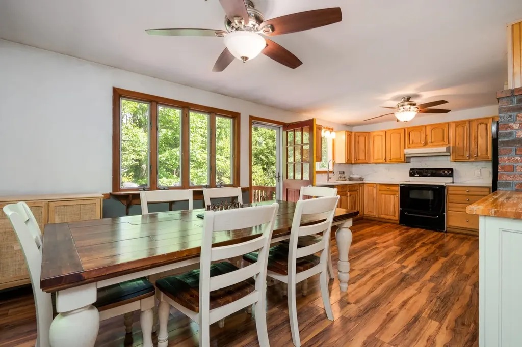 12 Cherokee Drive Epping NH 03042