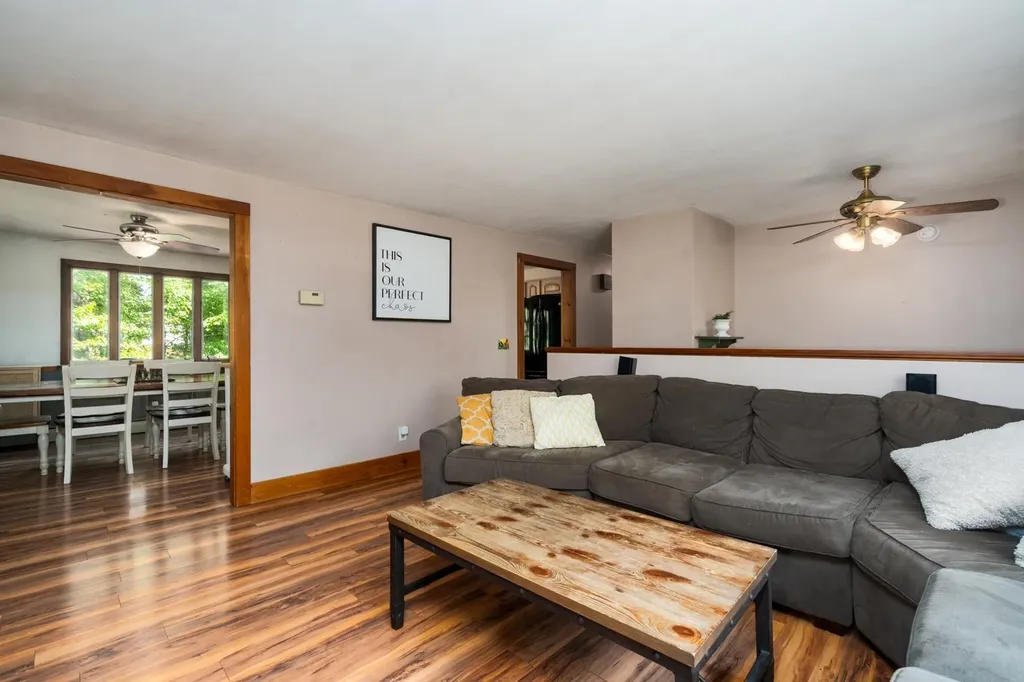 12 Cherokee Drive Epping NH 03042