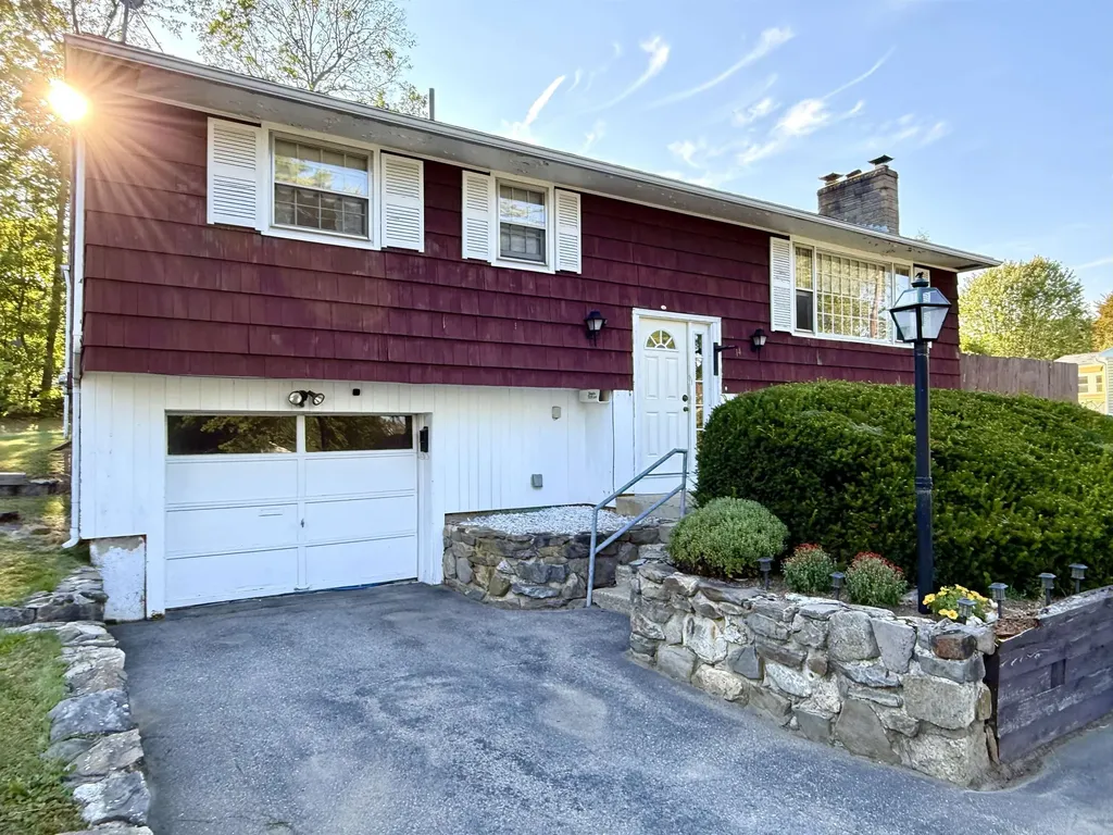 14 Marianna Road Salem NH 03079