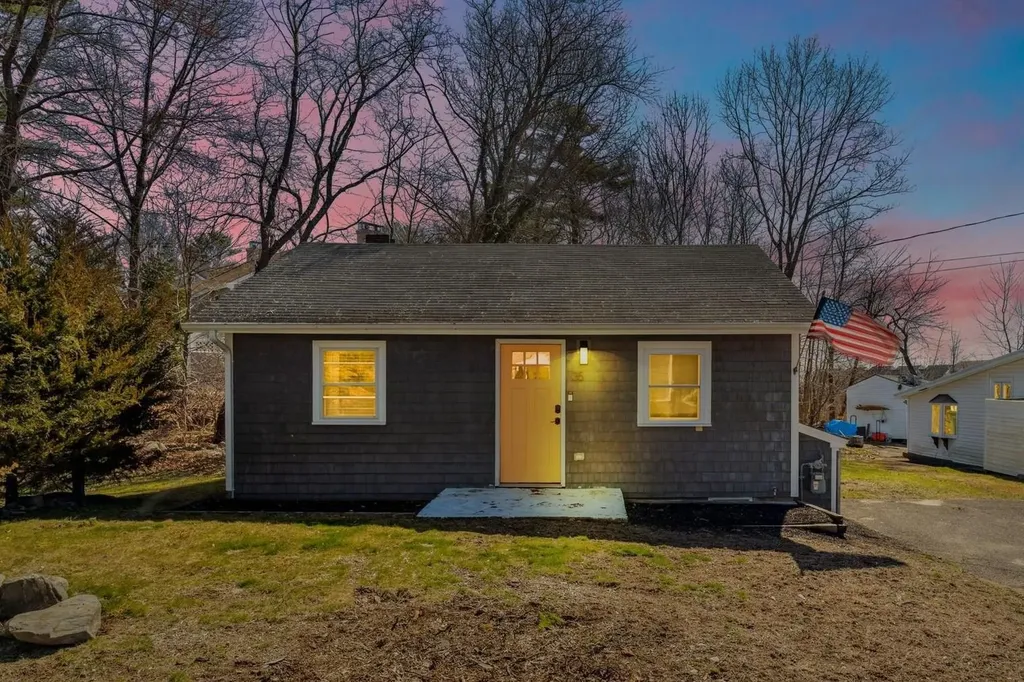 35 Glen Road Hampton NH 03842