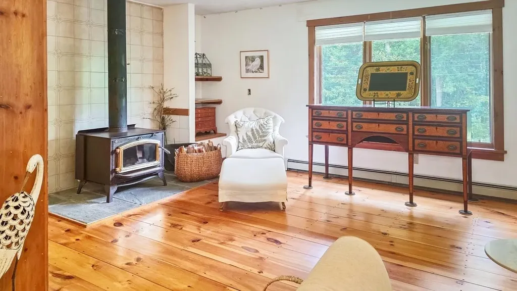 60 Fletcher Lane Hartford VT 05059