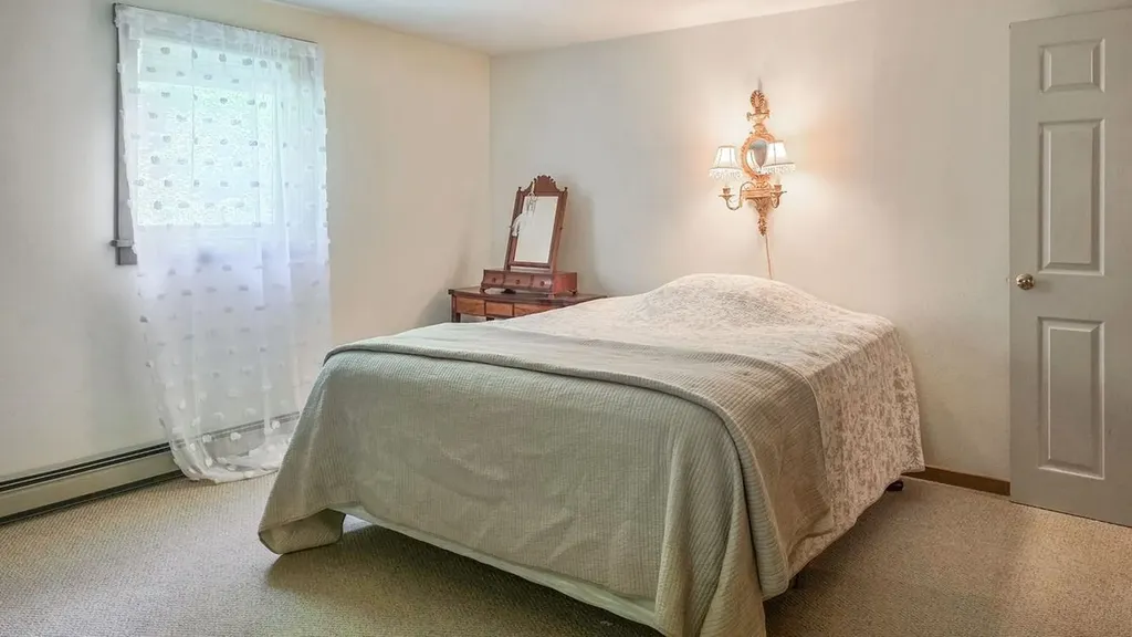 60 Fletcher Lane Hartford VT 05059