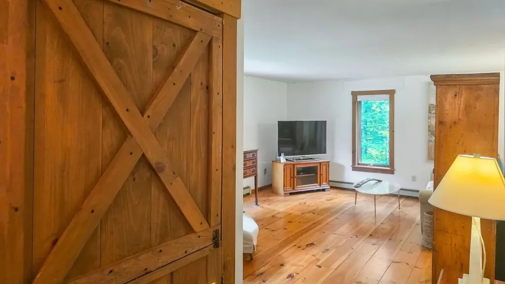 60 Fletcher Lane Hartford VT 05059