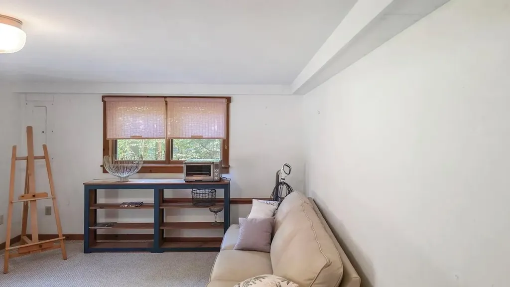 60 Fletcher Lane Hartford VT 05059