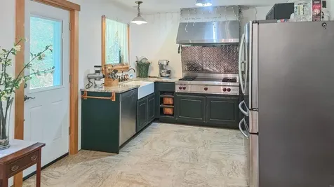 60 Fletcher Lane Hartford VT 05059