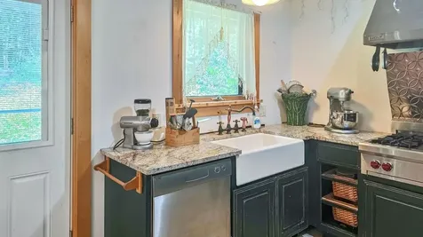 60 Fletcher Lane Hartford VT 05059