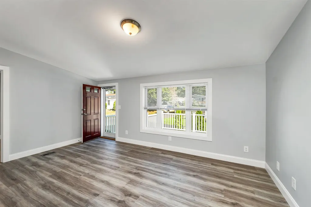 10 Black Forest Road North Hampton NH 03862