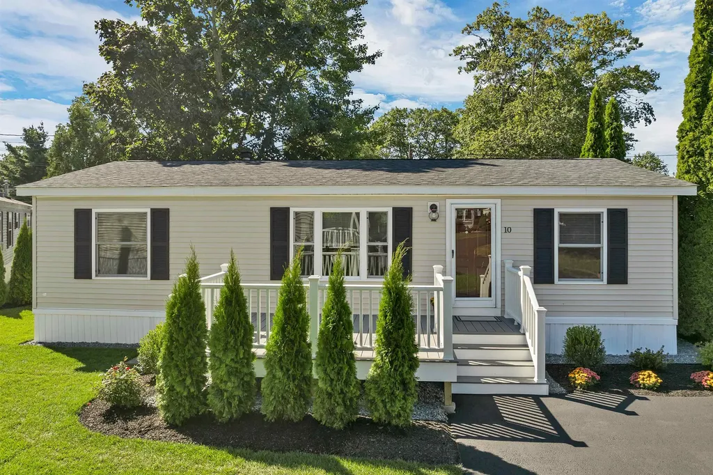 10 Black Forest Road North Hampton NH 03862