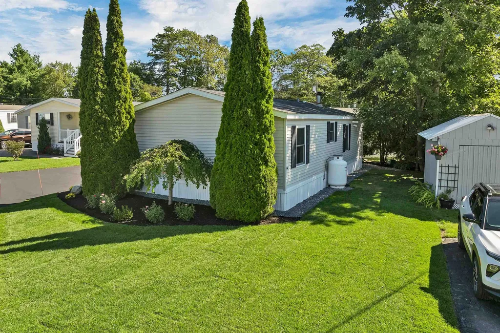 10 Black Forest Road North Hampton NH 03862