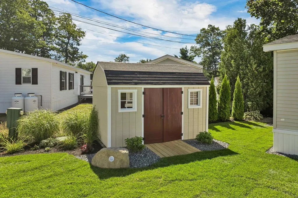 10 Black Forest Road North Hampton NH 03862