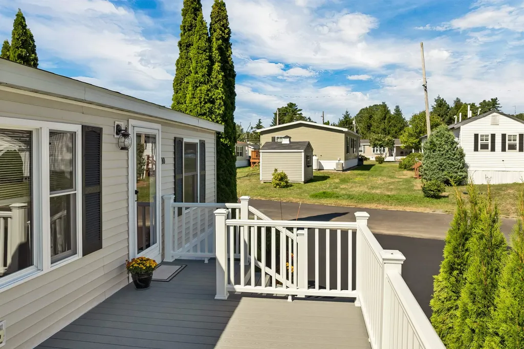 10 Black Forest Road North Hampton NH 03862